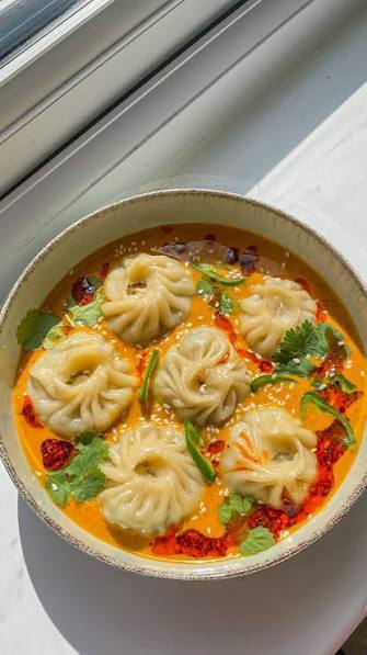 Jhol mo:mo